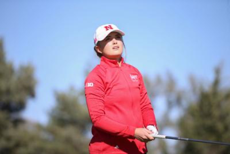 Michaela Vavrova plays golf.